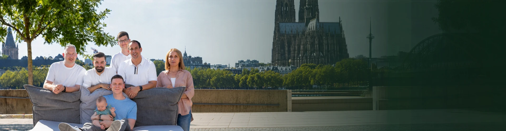 Team von Betten Sauer vor dem Kölner Dom